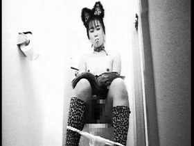 都内某所ガールズバーのトイレ映像流出4時間38人　サンプル画像05